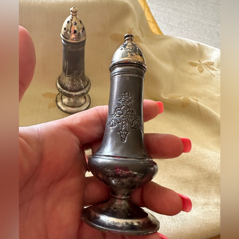 Vintage Monroe Silver Company Silver Tone #452 Salt & Pepper Shakers.